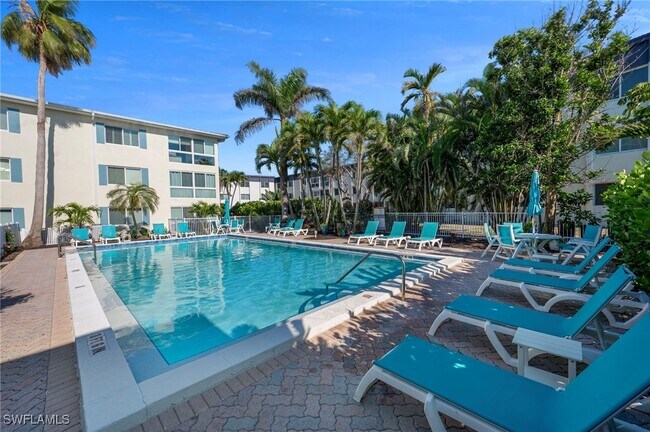 Building Photo - 1950 Gulf Shore Blvd N