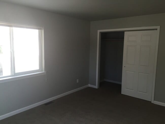 Building Photo - 730 10th St W