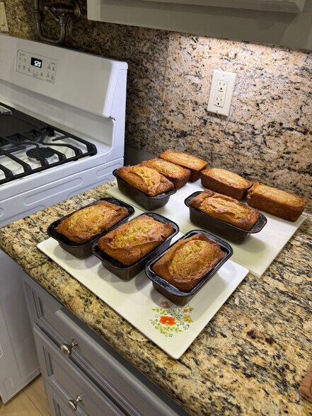 Building Photo - 6261 E El Paseo St