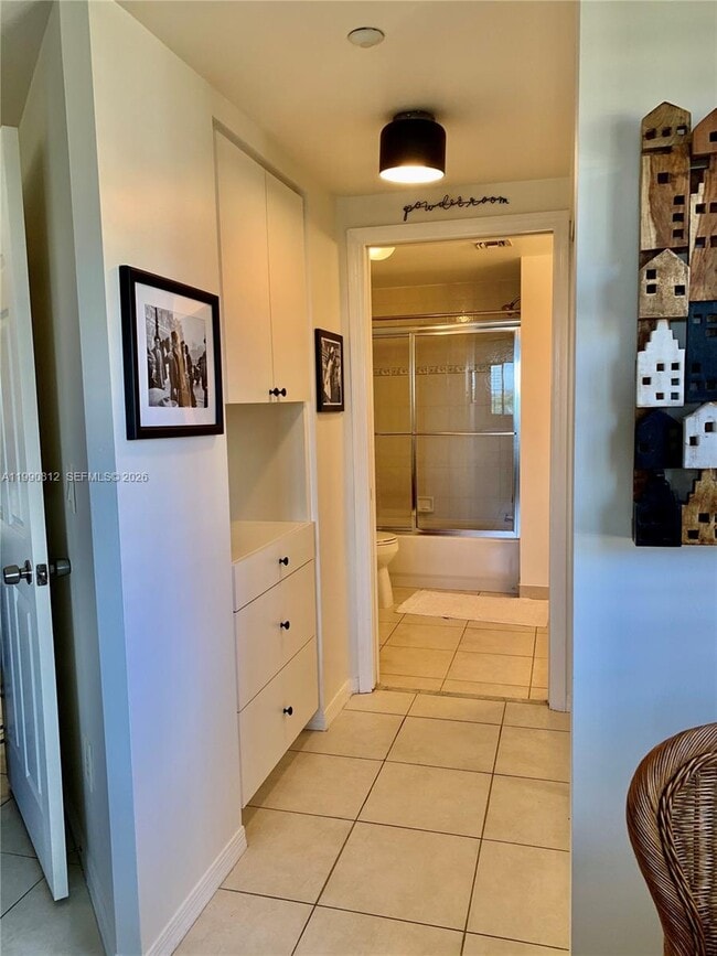 Building Photo - 2105 Lavers Cir