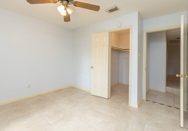 Building Photo - 3926 Oak Gardens Dr