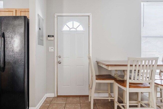 Building Photo - 2318 N New Jersey St