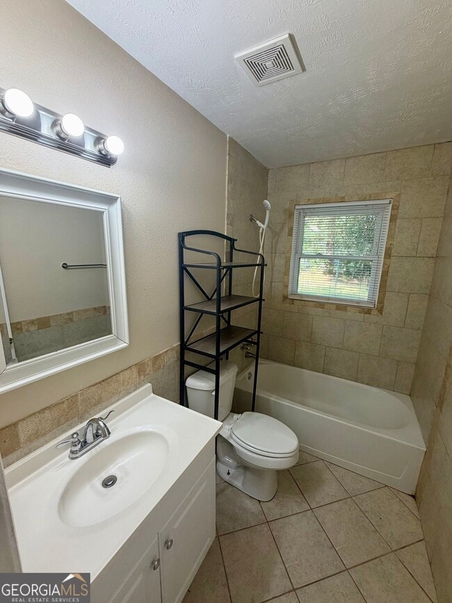 Building Photo - 814 Crestwood Terrace
