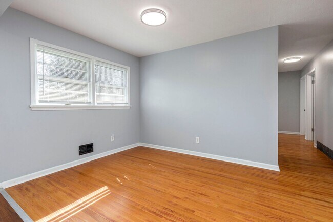 Building Photo - 1702 Bonnyville Blvd