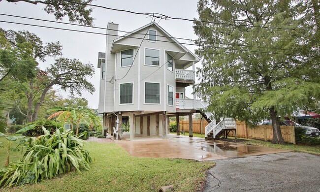 Building Photo - 131 Pine Rd