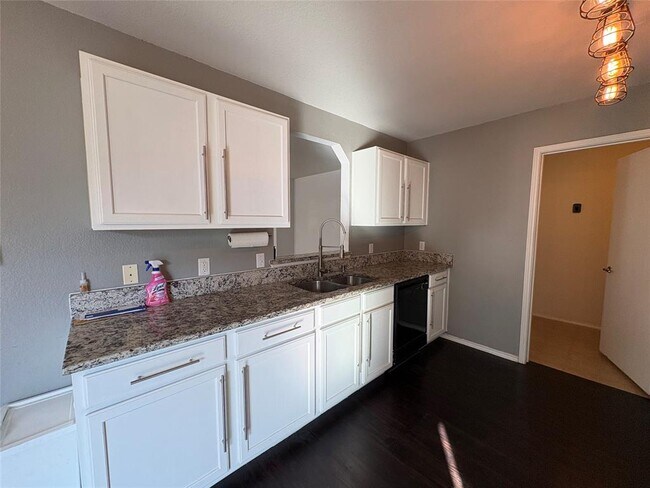 Building Photo - 8932 Southwick Dr