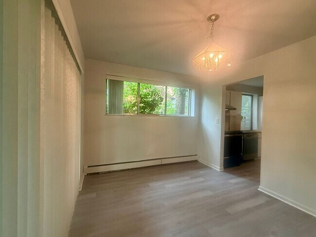 Building Photo - 410/412 S Revena Blvd