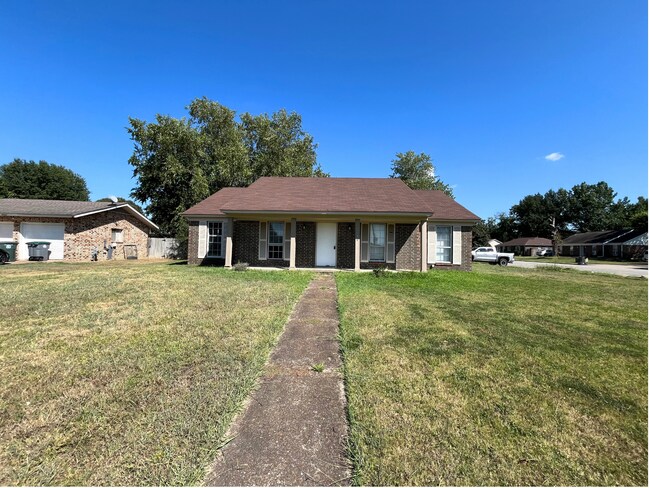 Charming home in Cordova neighborhood - 6959 Tulip Trail Dr