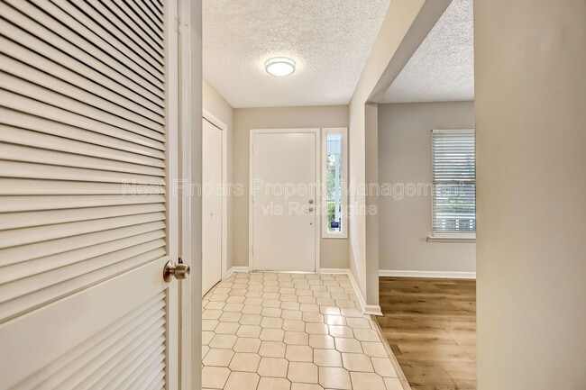 Building Photo - 10855 Mandarin Station Dr W