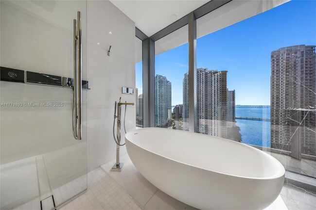Building Photo - 300 Biscayne Blvd Way