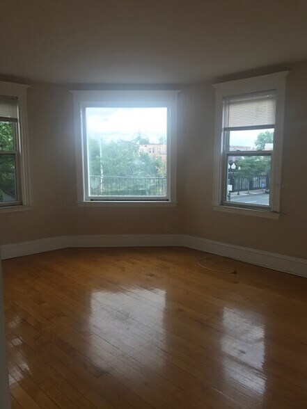 Building Photo - 178 Brighton Ave