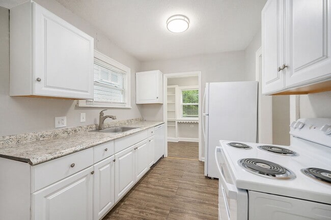 Primary Photo - 2-bedroom, 1-bathroom duplex is located in...