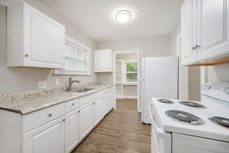 Building Photo - **$100 OFF FIRST MONTH’S RENT** Cozy 2BR, ...