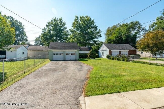 Building Photo - 2126 Lancashire Ave