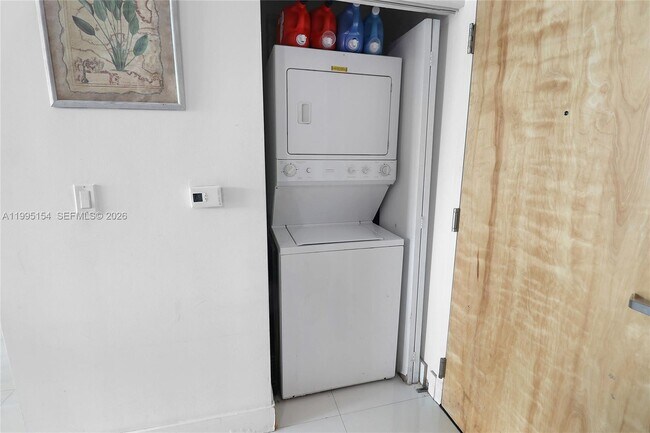 Building Photo - 350 S Miami Ave