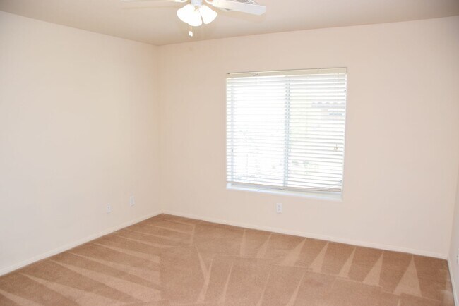 Building Photo - HENDERSON UPGRADED 4 BEDROOM HOME