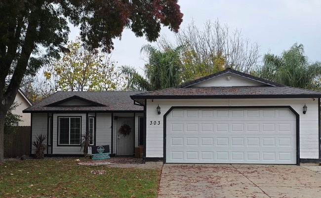 Primary Photo - 303 Pinon Way