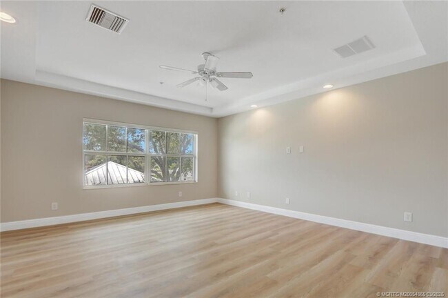 Building Photo - 3651 NE Pineapple Ave