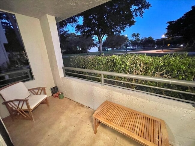 Building Photo - 851 Lyons Rd