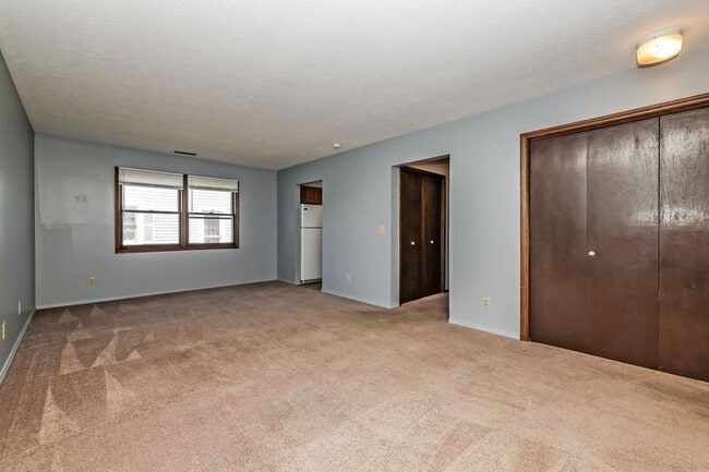 Building Photo - 5 N Chillicothe St