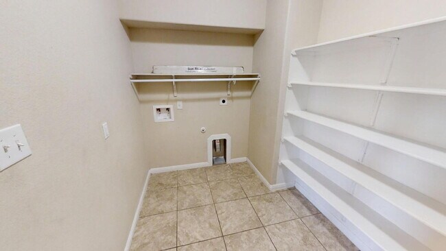 Building Photo - "Spacious 4-Bedroom Killeen Gem with Elega...