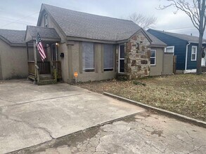 Building Photo - Welcome to your cabin home in the heart of the city!