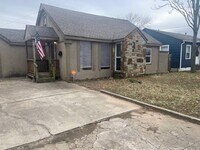 Building Photo - Welcome to your cabin home in the heart of the city!