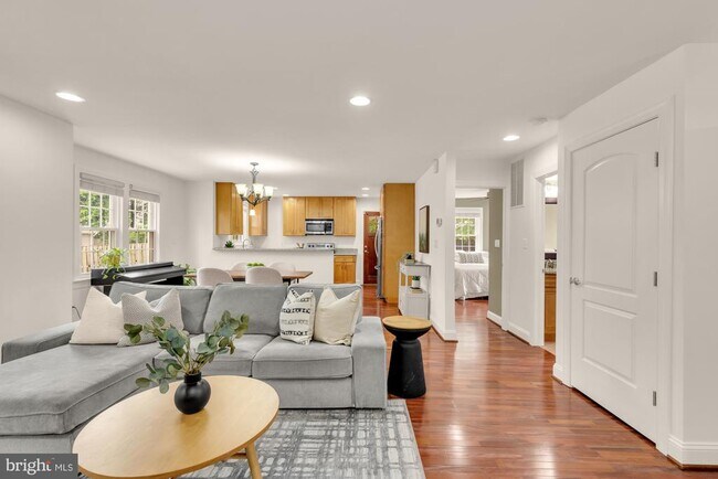 Building Photo - 8604 Woodlawn Ct