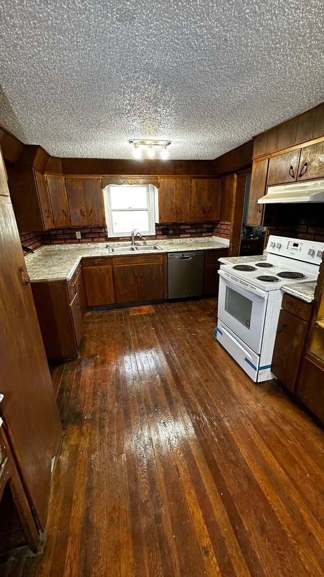 Building Photo - 1201 E 8th Ave