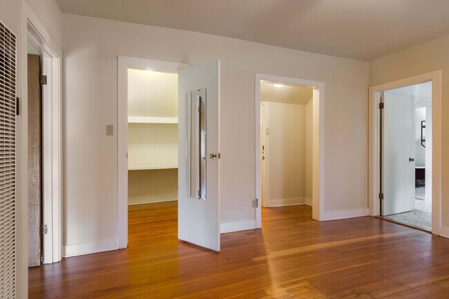 Building Photo - 1119 Tijeras Ave NW