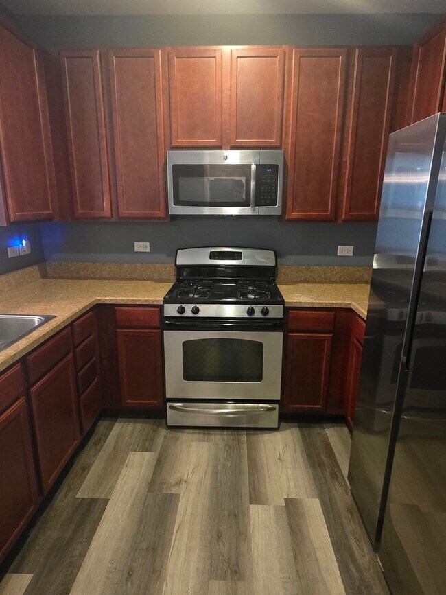 Building Photo - 2250 Aurora Dr