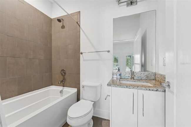 Building Photo - 4810 W McElroy Ave