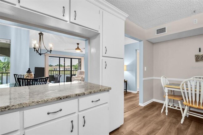 Building Photo - 2523 Pine Ridge Way S