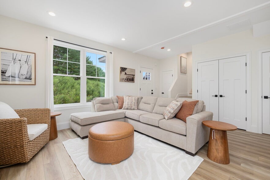 Building Photo - 50 S County Trl