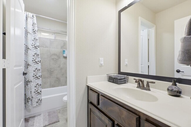 Building Photo - 1370 Pelican Dr