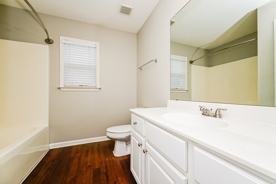 Building Photo - 2420 McIntosh Dr