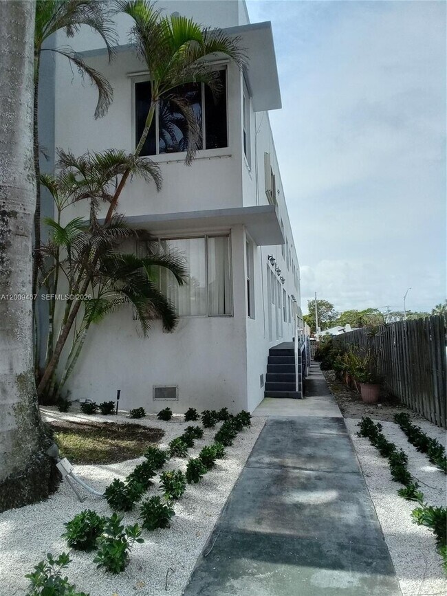 Building Photo - 9248 Collins Ave