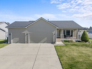 Building Photo - Colbert WA Rancher with Full basement for RENT!
