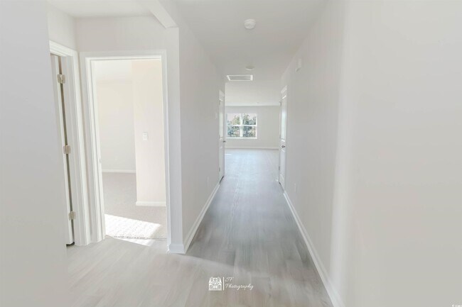 Building Photo - 286 Jeff Waters Cir