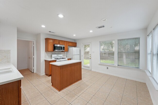 Building Photo - 86 Genesee Ridge Dr