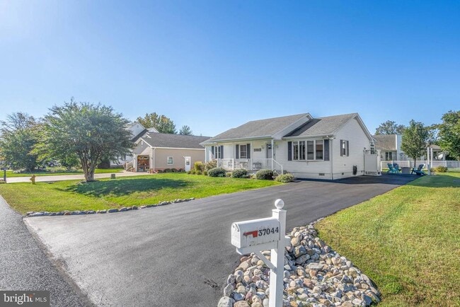 Building Photo - 37044 E Stoney Run
