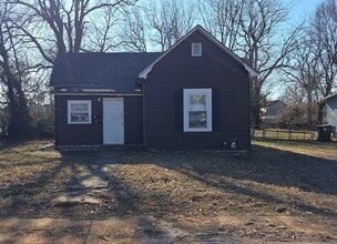 Building Photo - 2 Bedroom 1 Bathroom Home  $795!