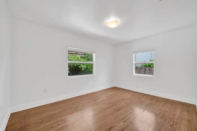 Building Photo - 4630 SW 12th St