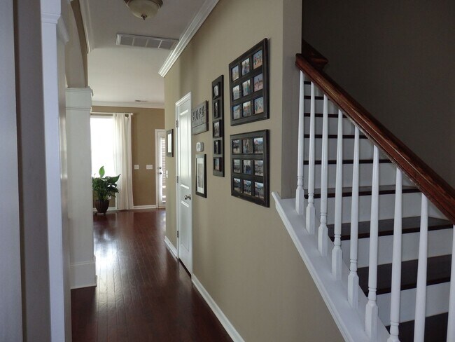 Building Photo - Look No Further. You Have Found Home!!! Av...