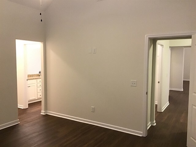 Building Photo - 249 Donna Dr