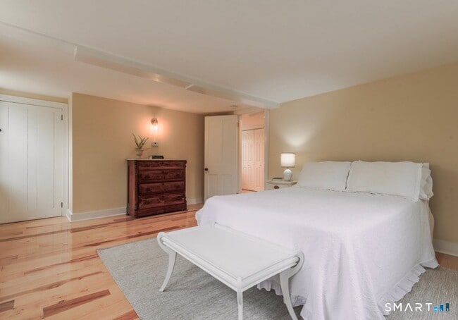 Building Photo - 33 Main St