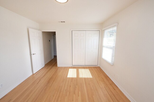 Building Photo - 3BR/2BA home with bonus room & additional ...