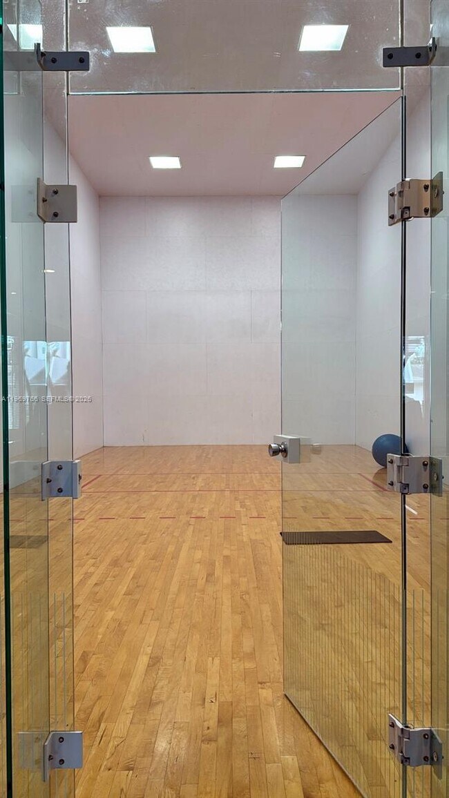 Building Photo - 6831 SW 44th St