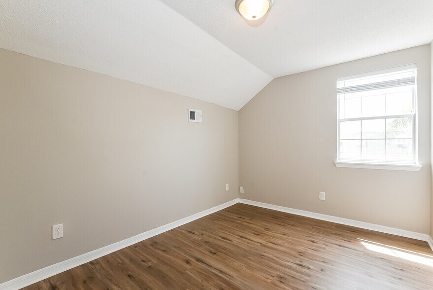 Building Photo - 1257 S Park Ave