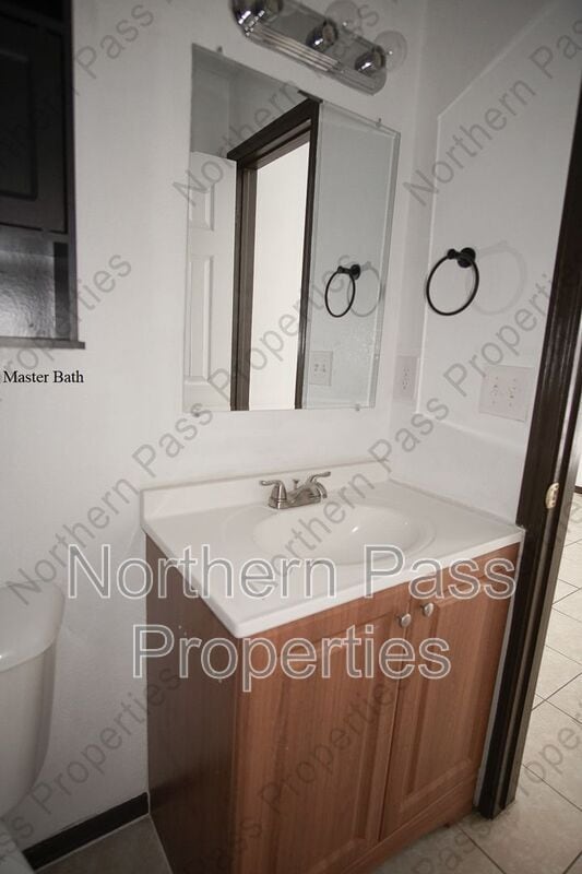 Building Photo - 8489 Roseway Dr